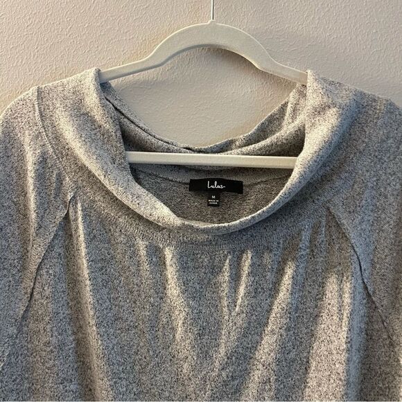 NWT Lulus extremely soft sweater size M - Picture 2 of 4